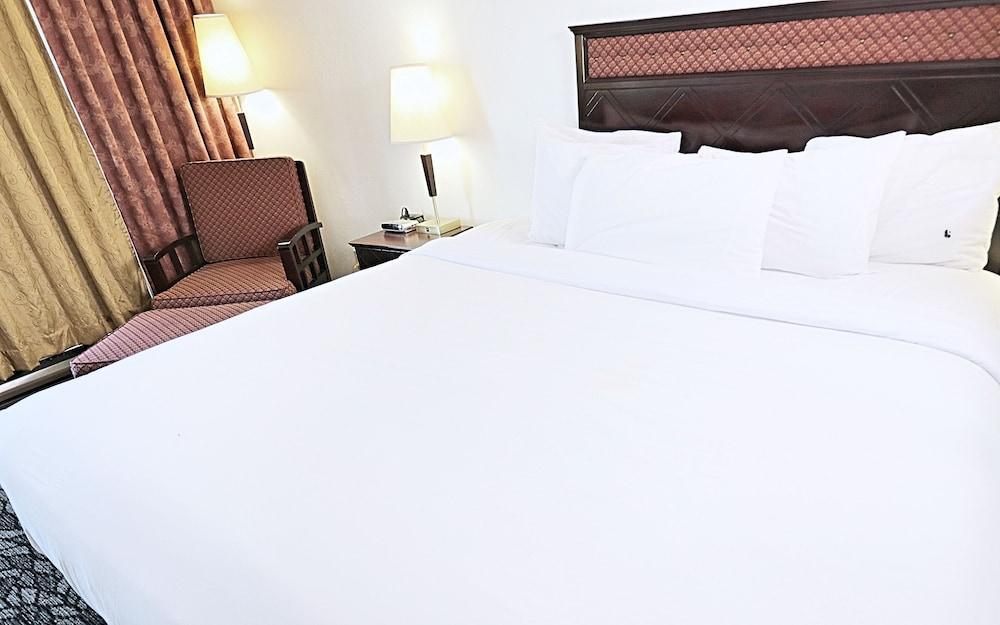 LELUX Hotel Montréal Buitenkant foto